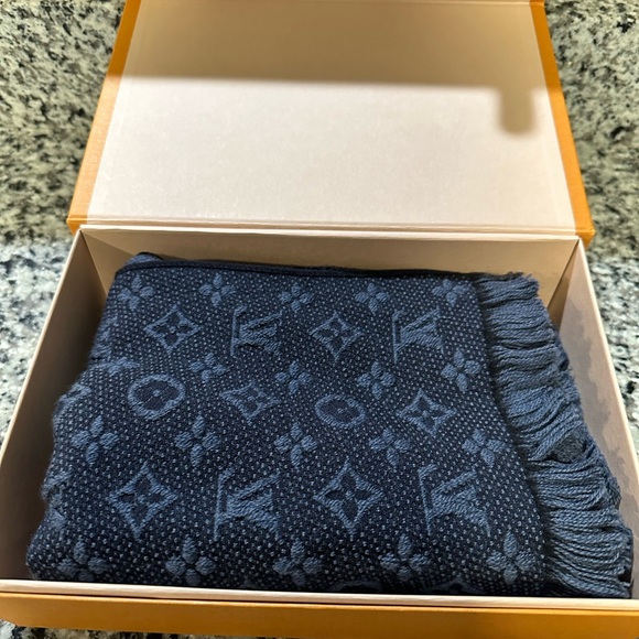 LV Wool Scarf - Picture 3 of 6